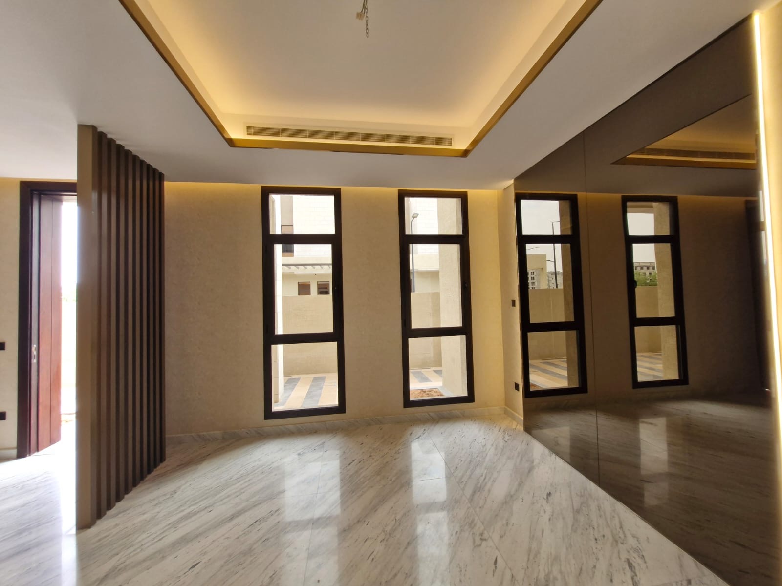 **Modern Luxury Villa for Rent in "Etual Roshan" Project – Signed by Elie Saab** 🏡✨  